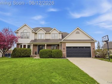 1044 Lincoln Drive, Brighton, MI 48116