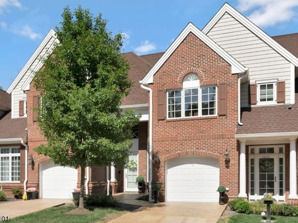 10 Schmidt Cir, Watchung, NJ 07069
