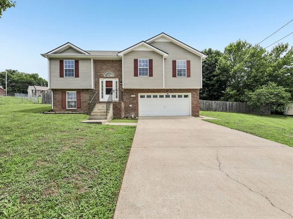 1045 Wisteria Ct , Clarksville, TN 37040
