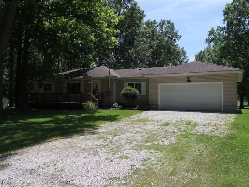 10024 Cummins Lane, Deerfield, OH 44411 Photo 2