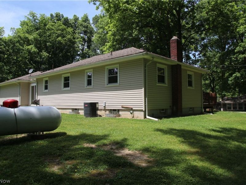 10024 Cummins Lane, Deerfield, OH 44411 Photo 3