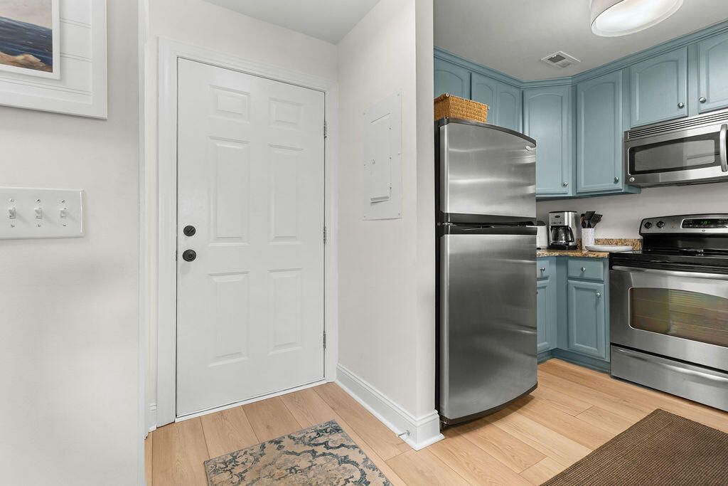 2123 Landfall Way Photo 9