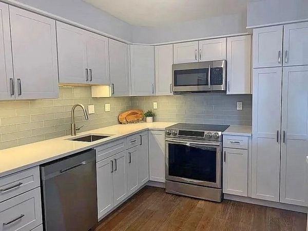 20 Hammond Pond Pkwy, Unit 206, Newton, MA 02467