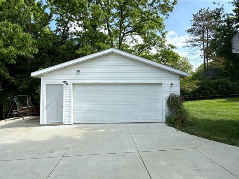 33 Eggleston Road , Aurora, OH 44202 Photo 2