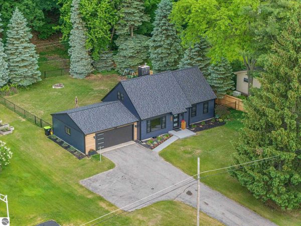 7284 West Bayshore Drive S, Traverse City, MI 49684