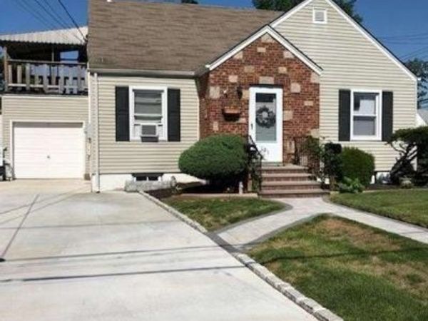 131 Chestnut Street , Lynbrook, NY 11563