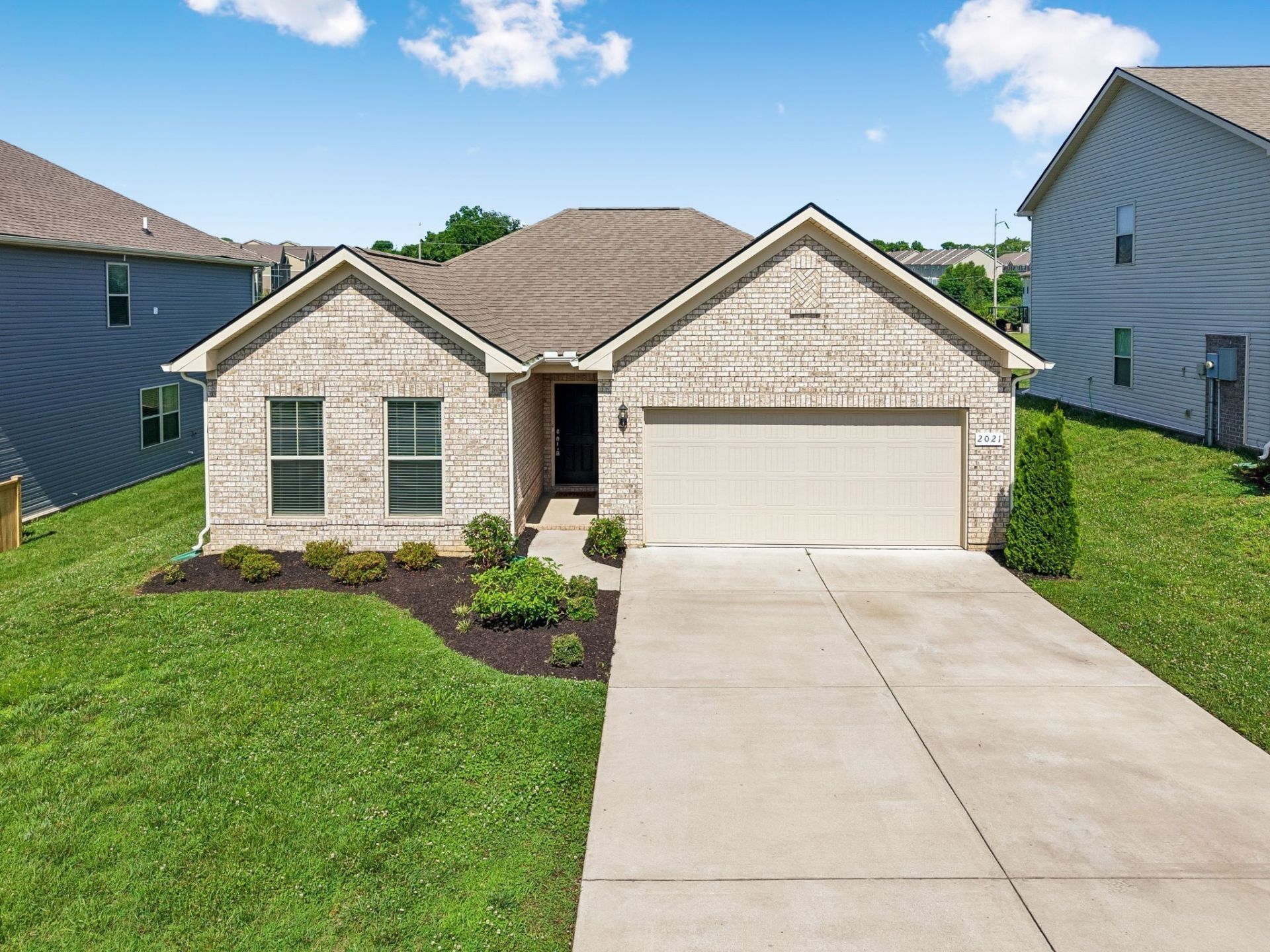 2021 Sercy Dr, Spring Hill, TN 37174 Main Photo