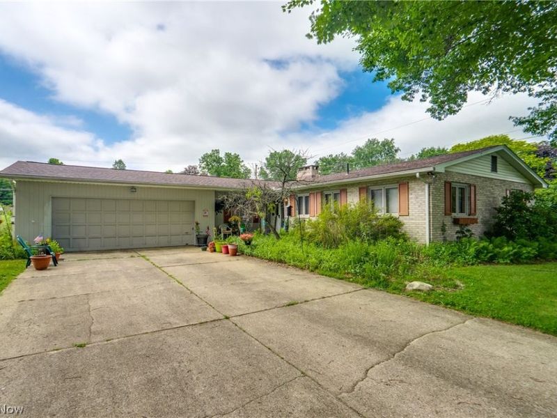3120 Bambi Street NW, Canton, OH 44709 Photo 2