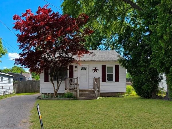 1386 Wells Street , Burton, MI 48529