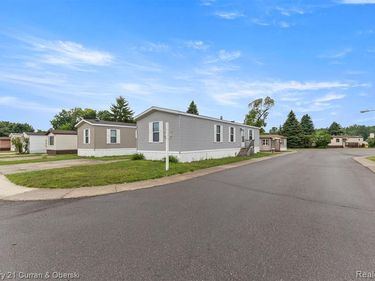 76 Fawn Lake Drive, Walled Lake, MI 48390