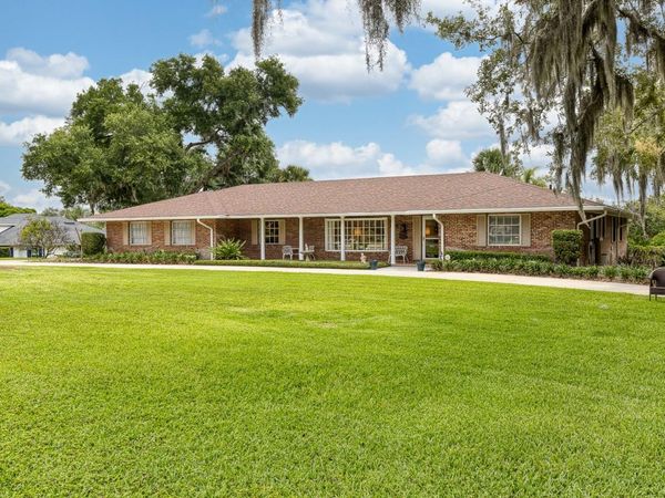 900 N CITRUS AVENUE, HOWEY IN THE HILLS, FL 34737