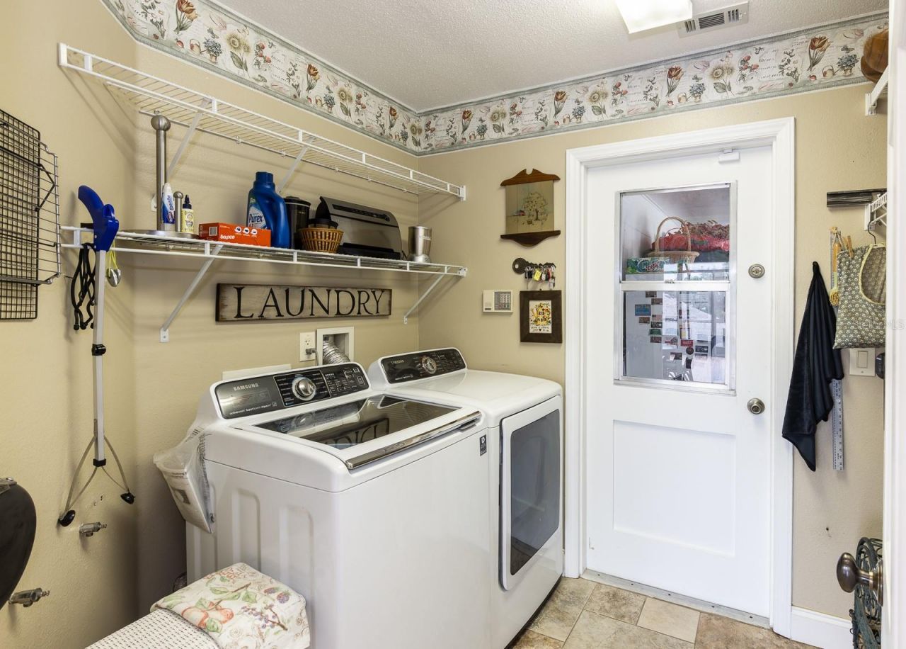 900 N Citrus Avenue, Howey in the Hills, FL 34737 Photo