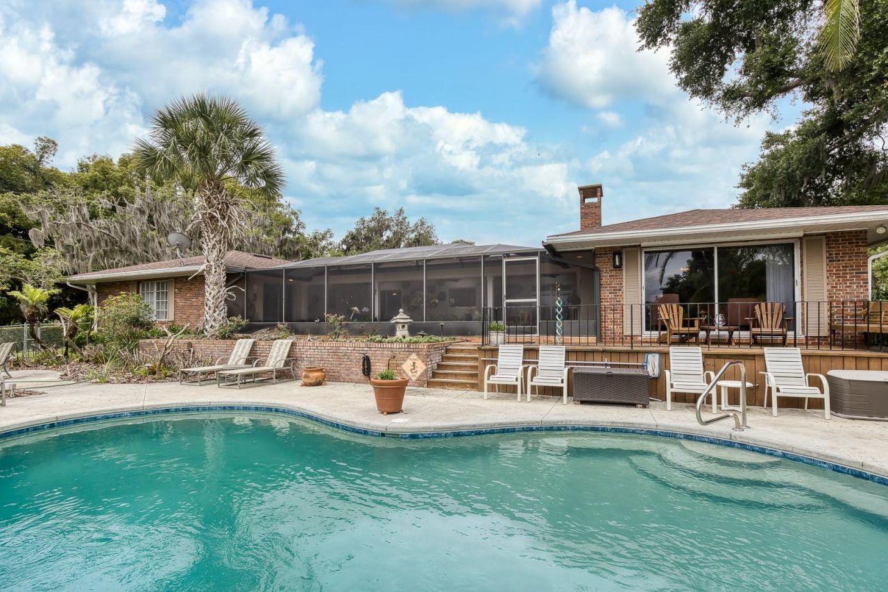 900 N Citrus Avenue, Howey in the Hills, FL 34737 Photo