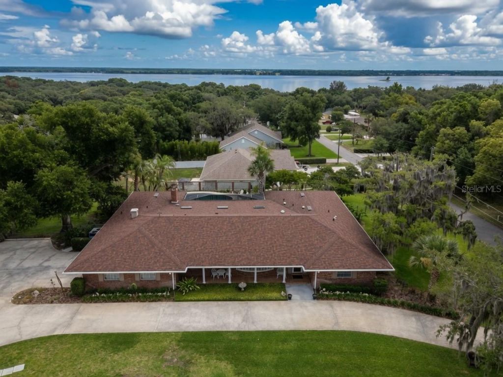 900 N Citrus Avenue, Howey in the Hills, FL 34737 Photo