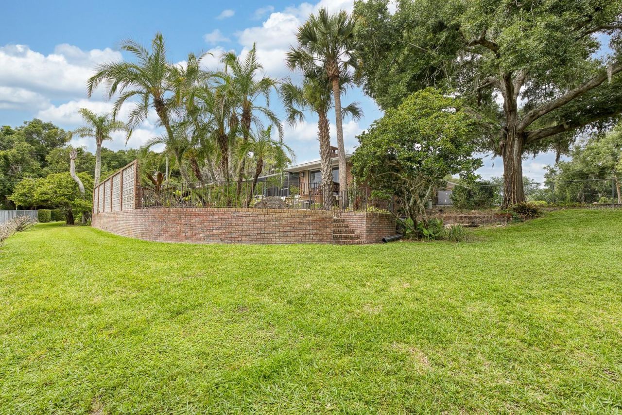 900 N Citrus Avenue, Howey in the Hills, FL 34737 Photo