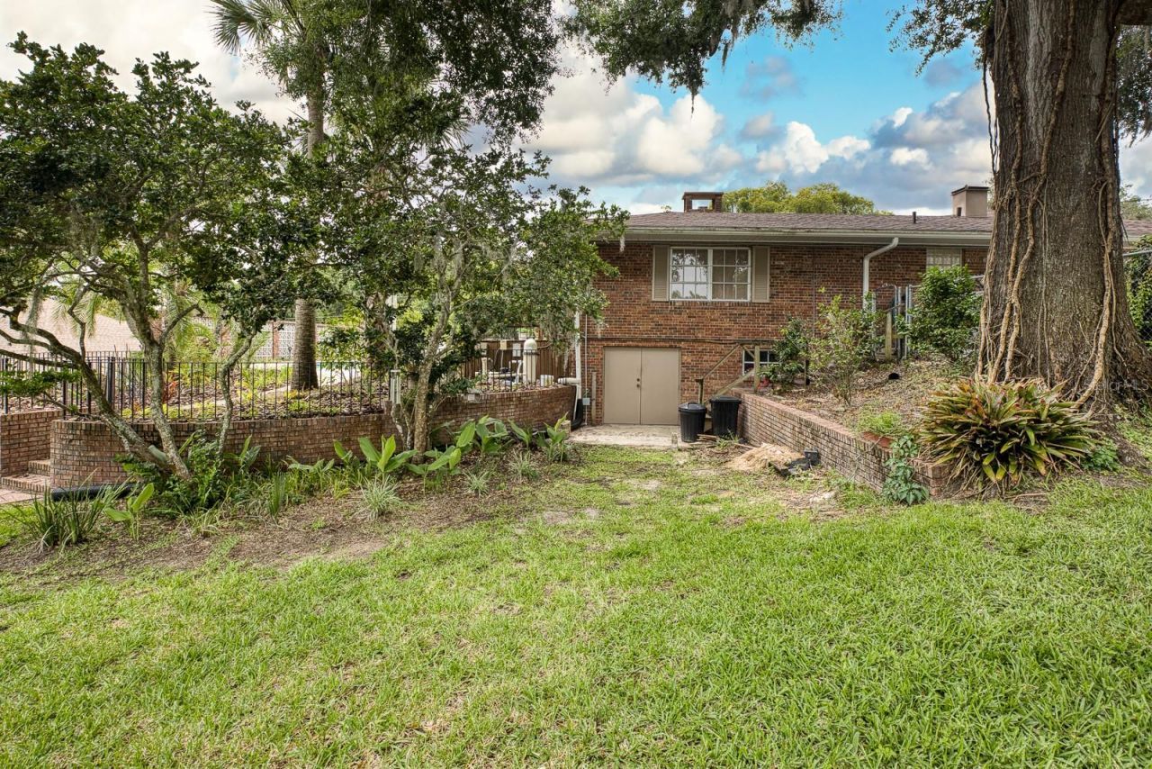 900 N Citrus Avenue, Howey in the Hills, FL 34737 Photo