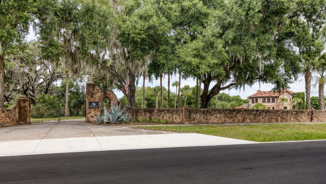 900 N Citrus Avenue, Howey in the Hills, FL 34737 Photo