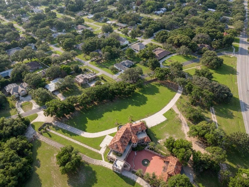 900 N Citrus Avenue, Howey in the Hills, FL 34737 Photo