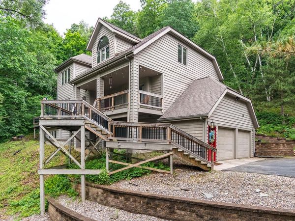 W5190 Birchwood LANE, La Crosse, WI 54601