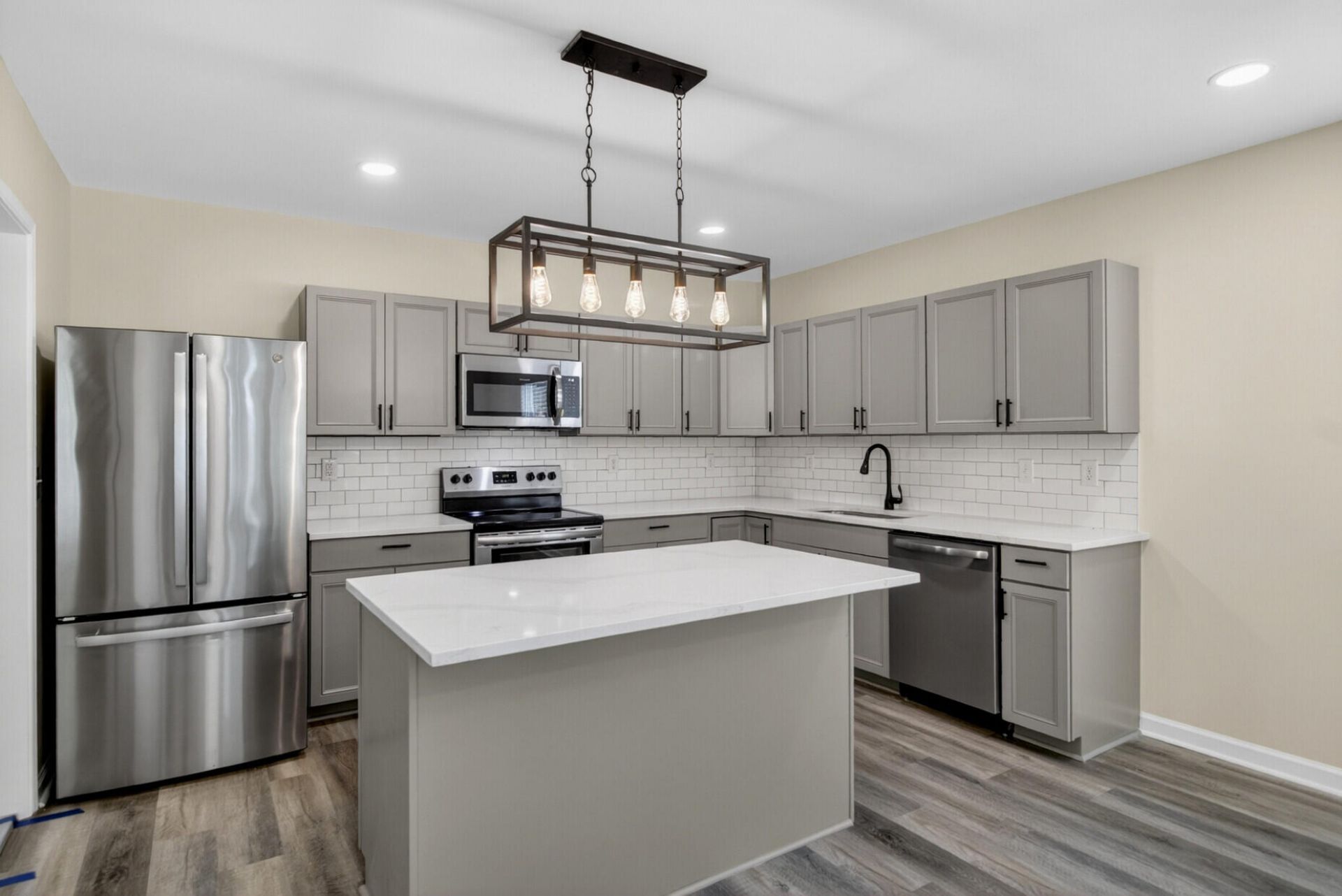 2116 Commander Road Photo 11