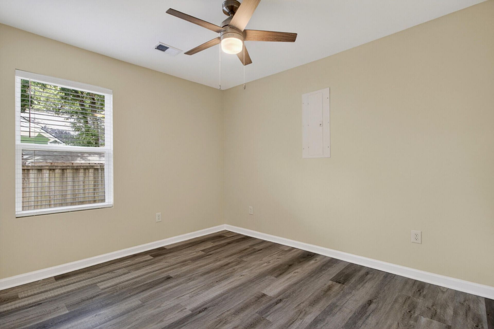 2116 Commander Road Photo 21