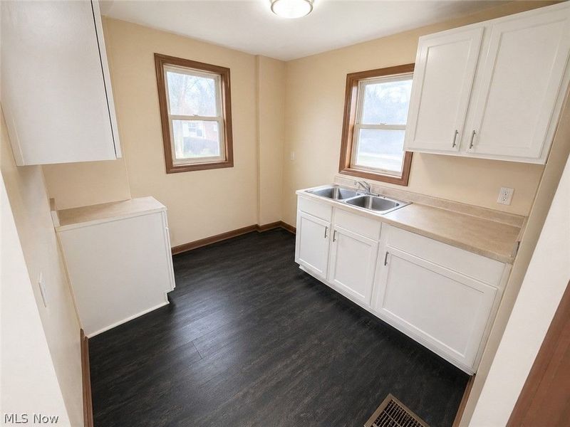 959 Cole Avenue, Akron, OH 44306 Photo 2
