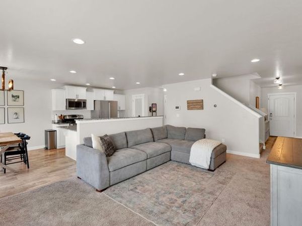 10854 S HARVEST POINT DR W, South Jordan, UT 84009