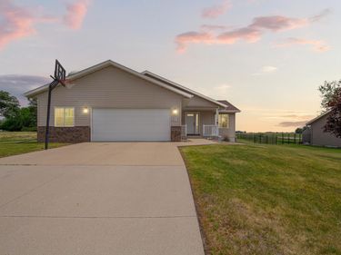 315 Hazeltine Avenue NE, Owatonna, MN 55060