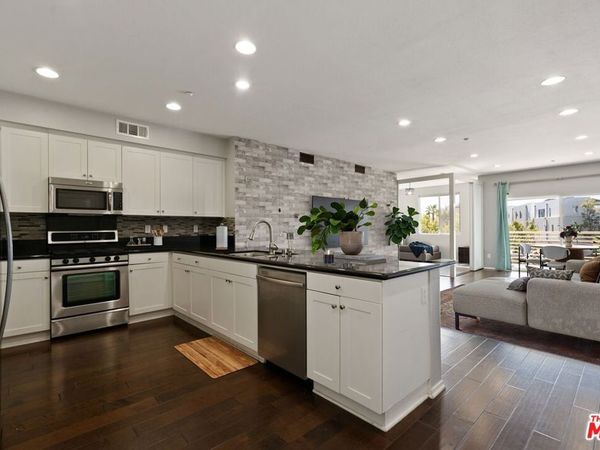 13126 Union Avenue, Unit 203, Hawthorne, CA 90250