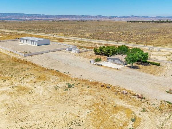 2866 W Avenue F, Lancaster, CA 93536