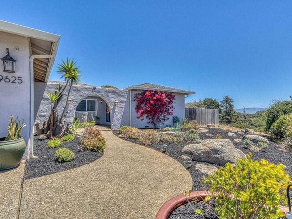 9625 Oracle Oak Place, Salinas, CA 93907