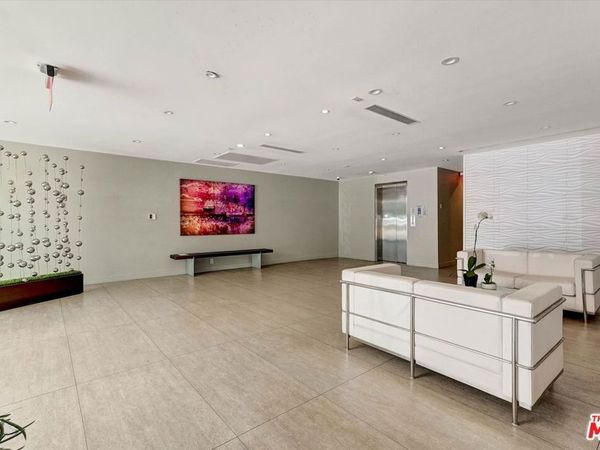 11657 Chenault Street, Unit 202, Los Angeles, CA 90049