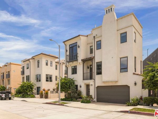 10742 Bloomfield Street, Toluca Lake, CA 91602