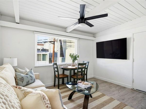 121 Rosecrans Avenue, Unit C, Manhattan Beach, CA 90266