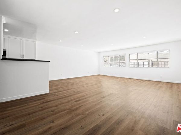 136 S Palm Drive, Unit 305, Beverly Hills, CA 90212