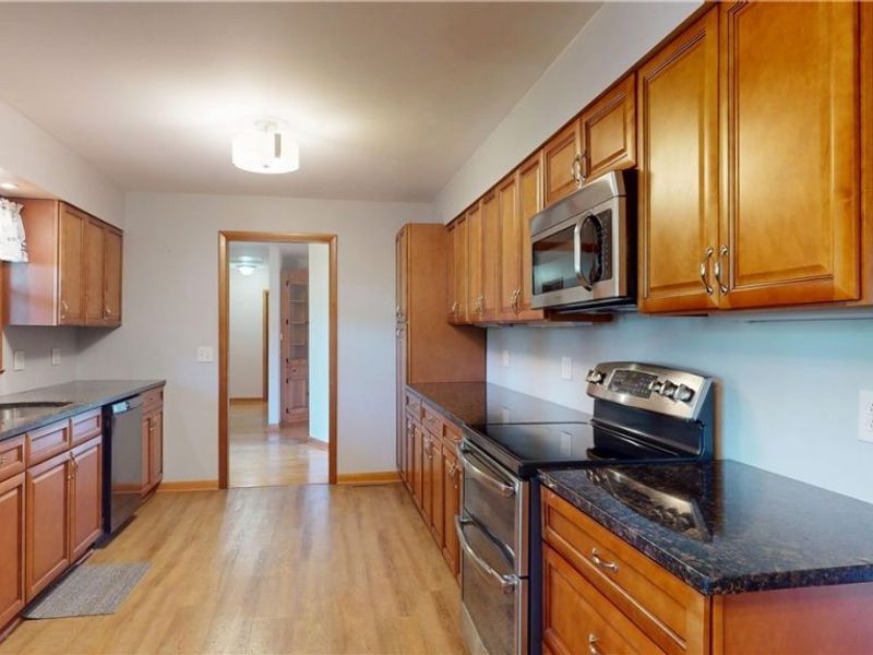 303 Keeler Drive, Marietta, OH 45750 Photo 6
