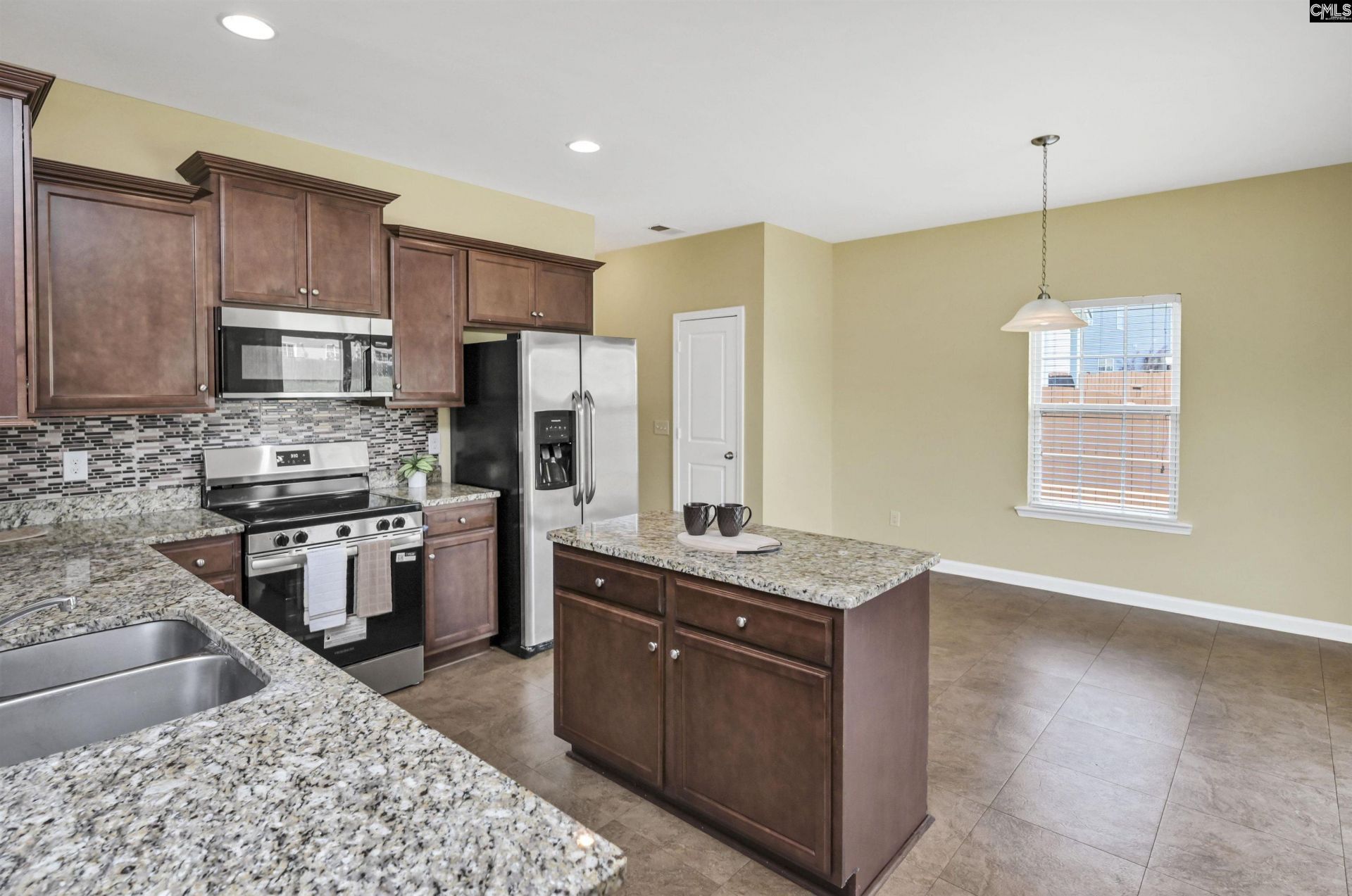 869 Sunseeker Drive  Photo 5