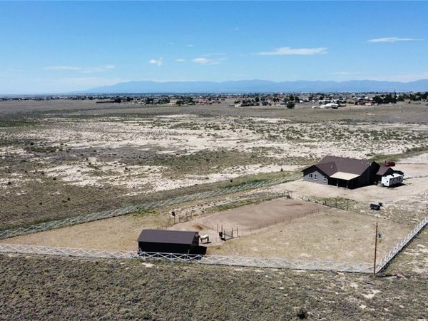 1180 N Saddle Ridge Lane , Pueblo, CO 81007