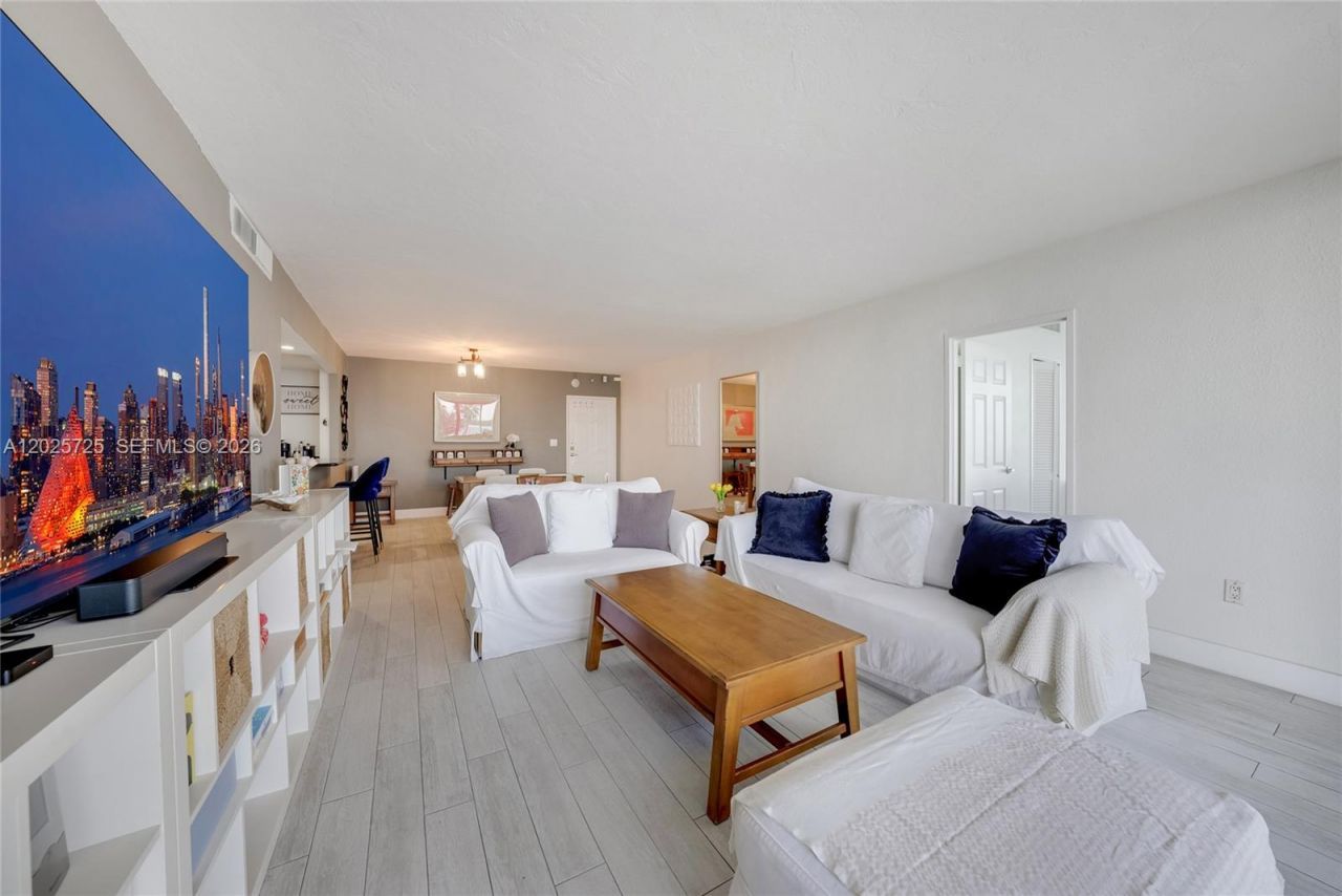 10350 W Bay Harbor Dr, Unit 4R, Bay Harbor Islands, FL 33154 Photo