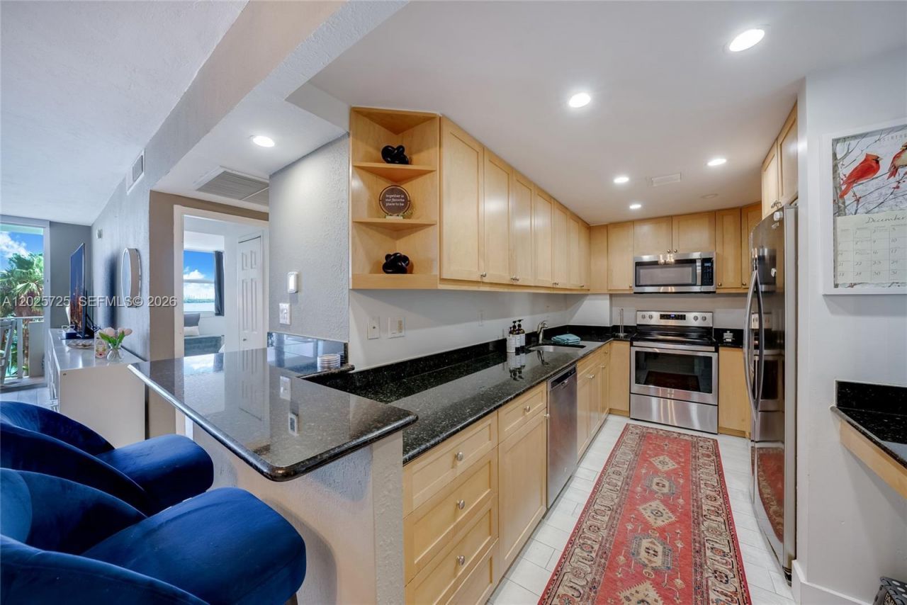10350 W Bay Harbor Dr, Unit 4R, Bay Harbor Islands, FL 33154 Photo