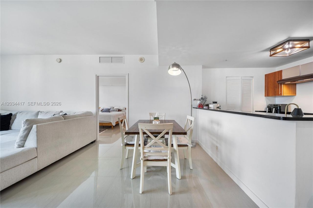 300 S Biscayne Blvd , Unit T-3406, Miami, FL 33131 Photo