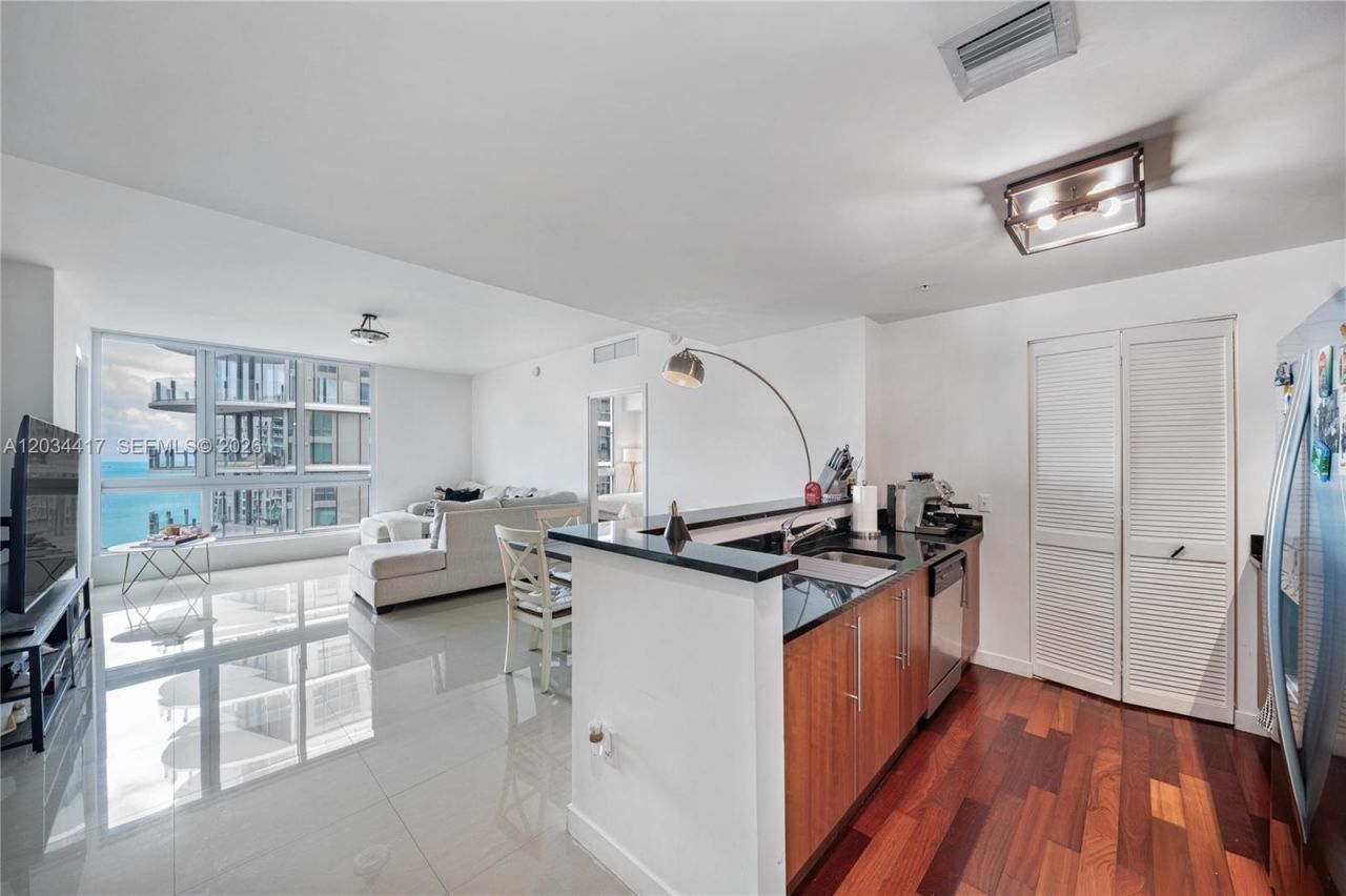300 S Biscayne Blvd , Unit T-3406, Miami, FL 33131 Photo
