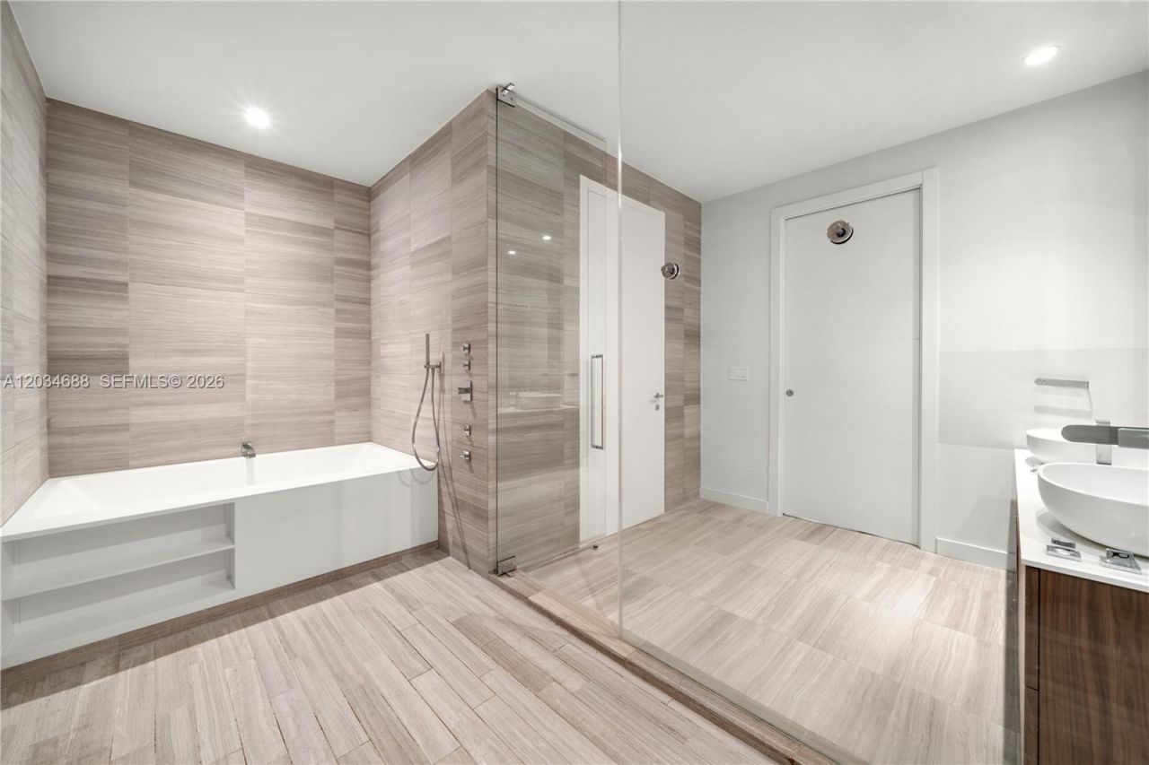 4701 N Meridian Ave , Unit 315, Miami Beach, FL 33140 Photo