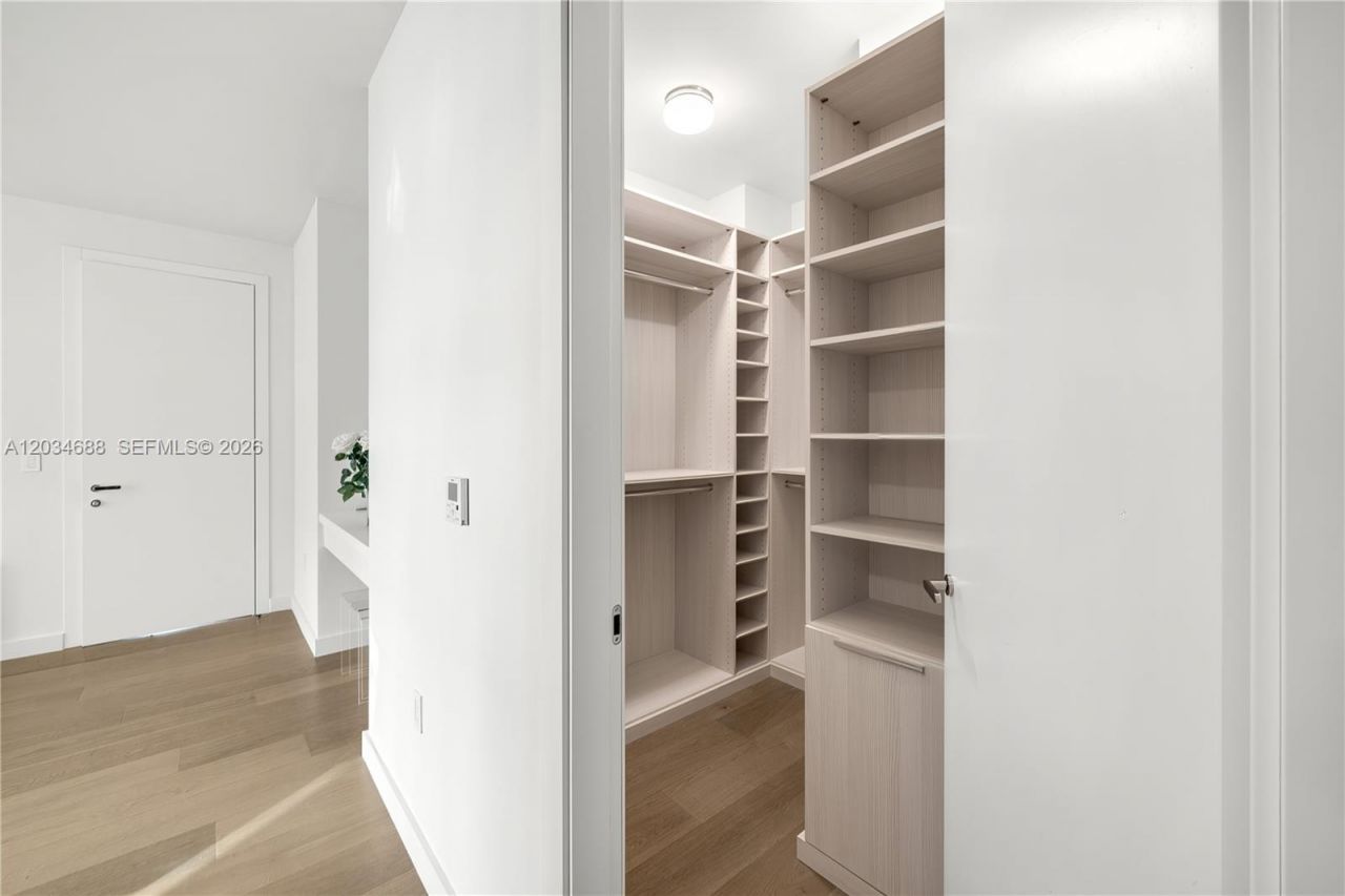 4701 N Meridian Ave , Unit 315, Miami Beach, FL 33140 Photo
