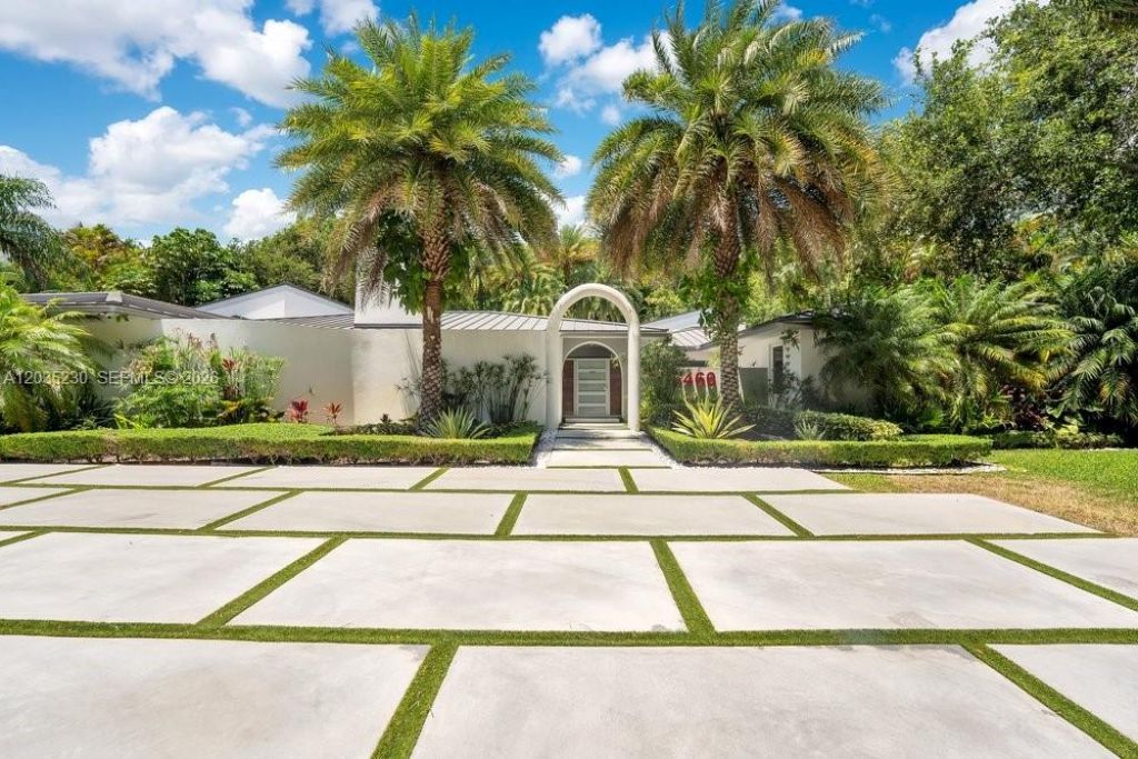 6460 SW 133rd Dr, Pinecrest, FL 33156 Photo