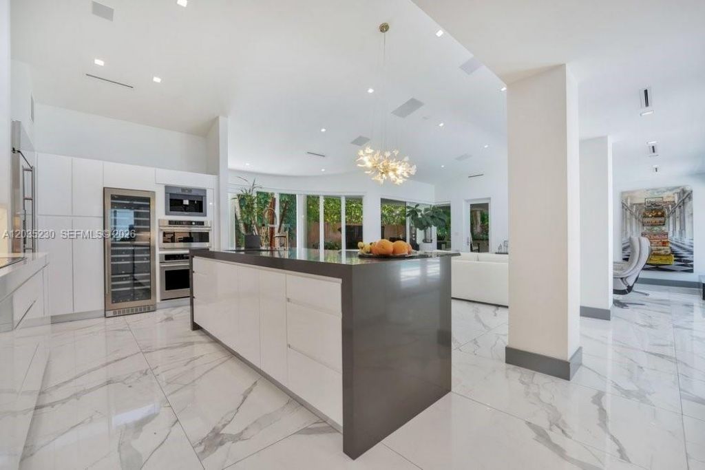 6460 SW 133rd Dr, Pinecrest, FL 33156 Photo