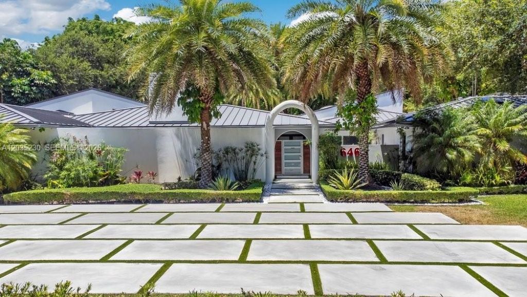 6460 SW 133rd Dr, Pinecrest, FL 33156 Photo