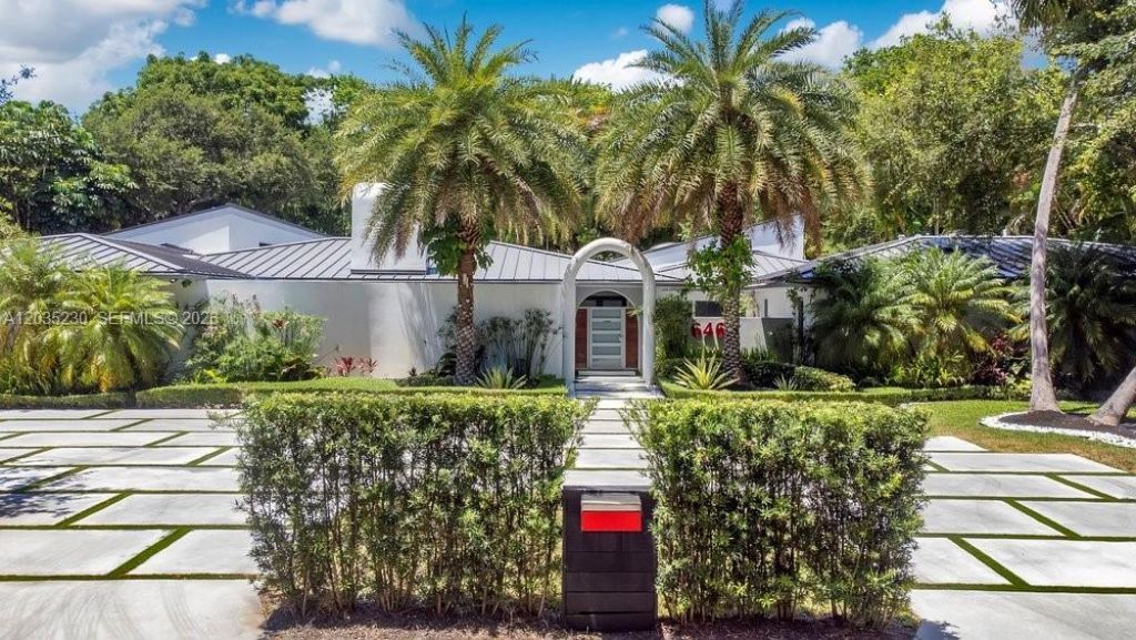 6460 SW 133rd Dr, Pinecrest, FL 33156 Photo