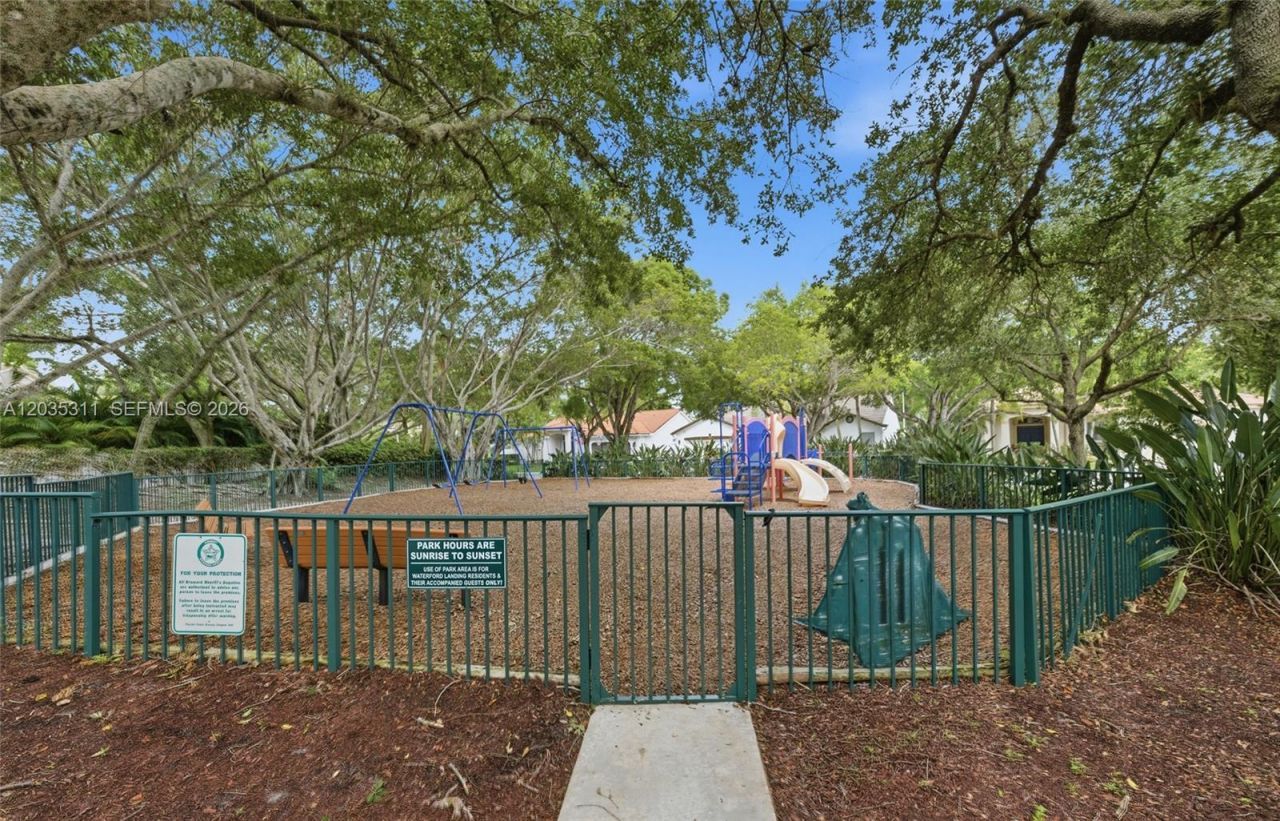 1975 Water Ridge Dr , Weston, FL 33326 Photo