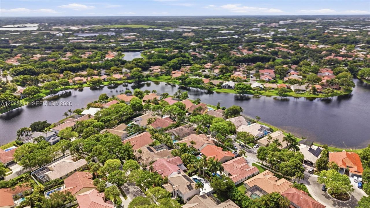 1975 Water Ridge Dr , Weston, FL 33326 Photo